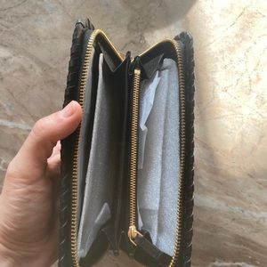 Tory Burch wallet NWT ****SOLD****